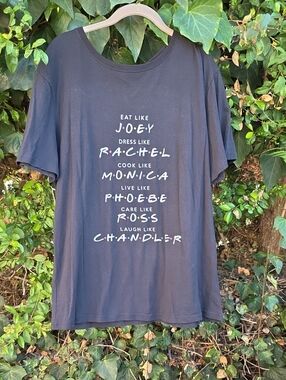 Black Graphic Short-Sleeve Men’s Tee - Character Quote Design